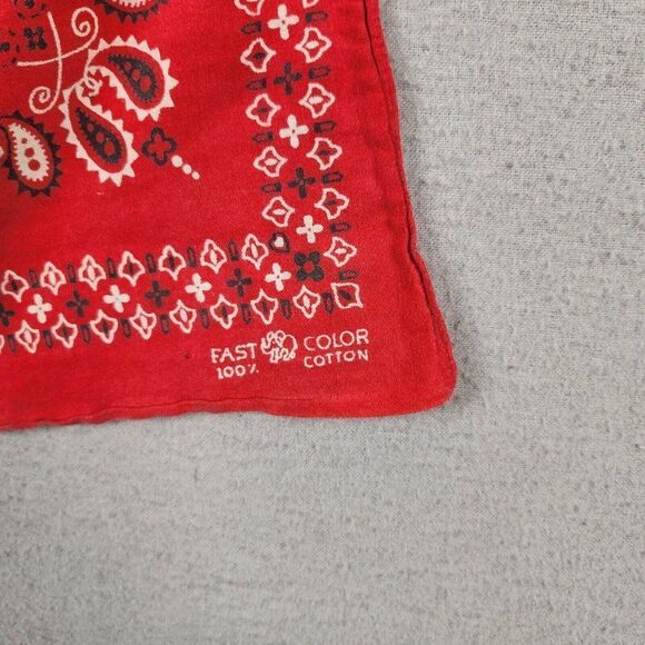 VTG RED FAST COLOR 100% COTTON ELEPHANT TRUNK UP BANDANNA BANDANA 15" x 15" - Picture 5 of 5